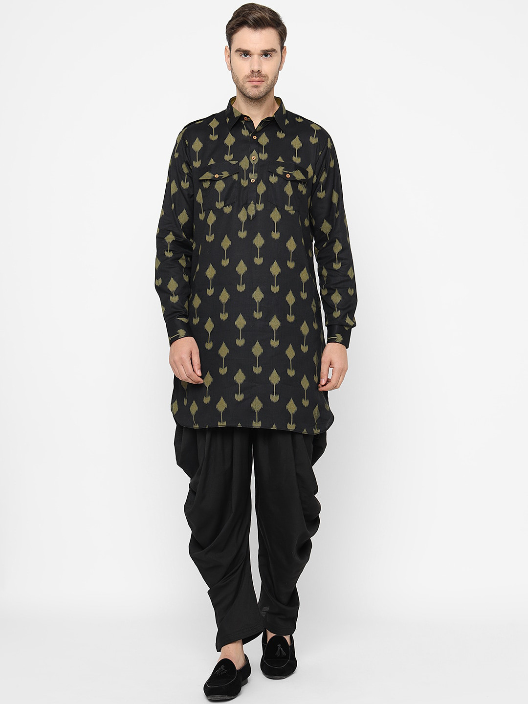 

Chitwan Mohan Men Black Printed Pure Cotton Kurta with Patiala