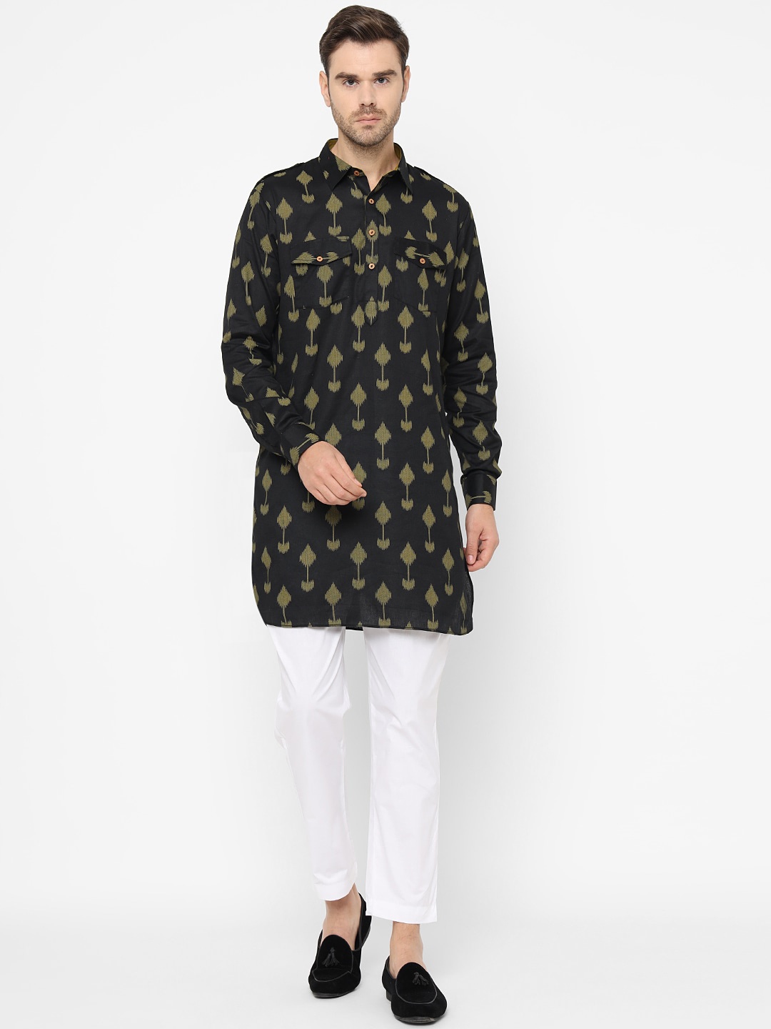 

Chitwan Mohan Men Black Printed Pure Cotton Kurta with Pyjamas