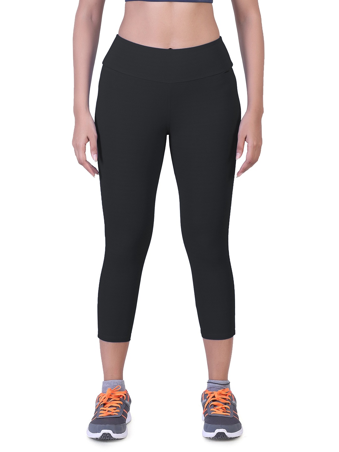 

LAASA SPORTS Women Black Skinny Fit Yoga Capris Track Pant