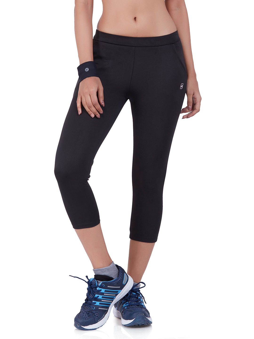 

LAASA SPORTS Women Black Solid Capris