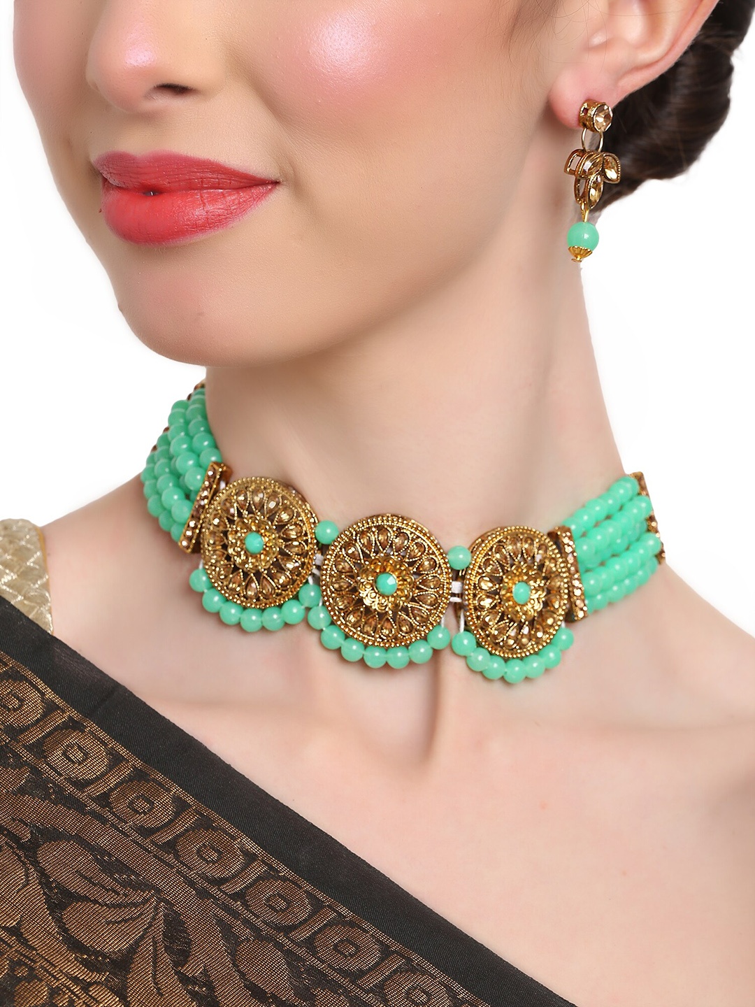 

Shining Diva Gold-Plated Green Kundan Studded & Beaded Jewellery Set
