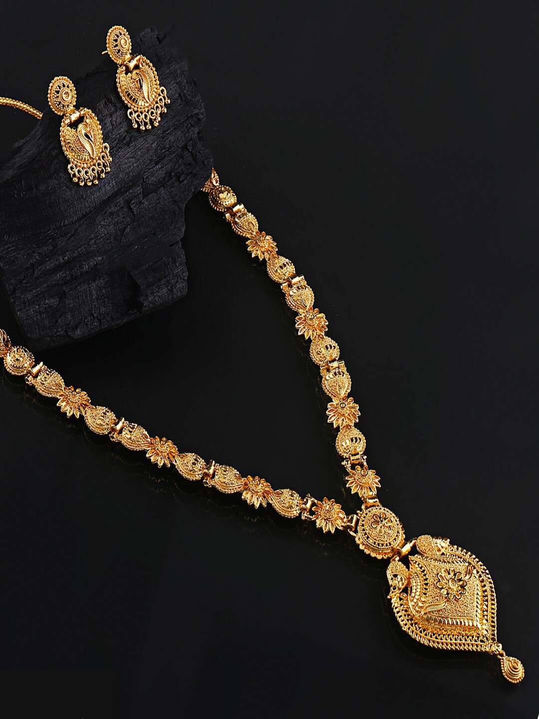 

Shining Diva Gold-Plated Jewellery Set