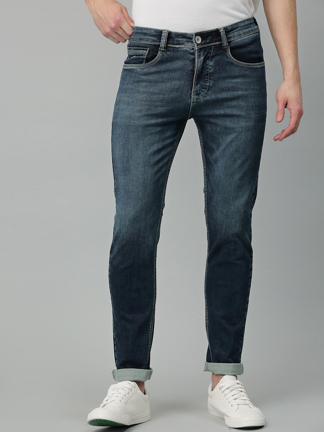 

Code 61 Men Blue Skinny Fit Low-Rise Light Fade Stretchable Jeans
