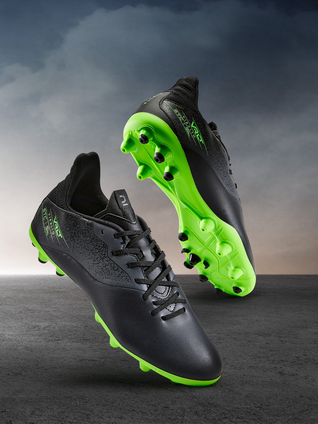 

Kipsta By Decathlon Men Black & Fluorescent Green Football Shoes