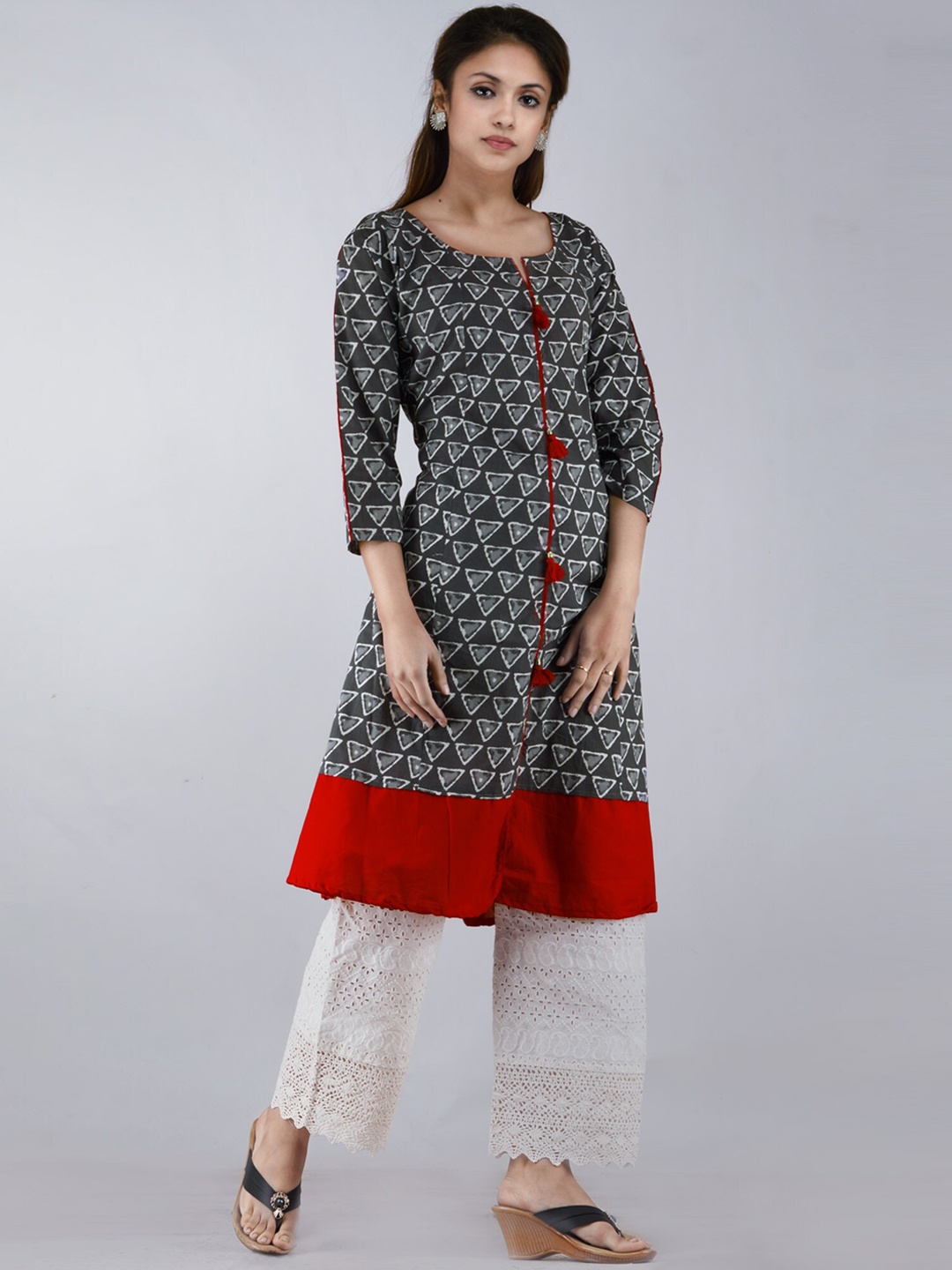 

Unnati Silks Women Grey & Maroon Geometric Printed Kurta