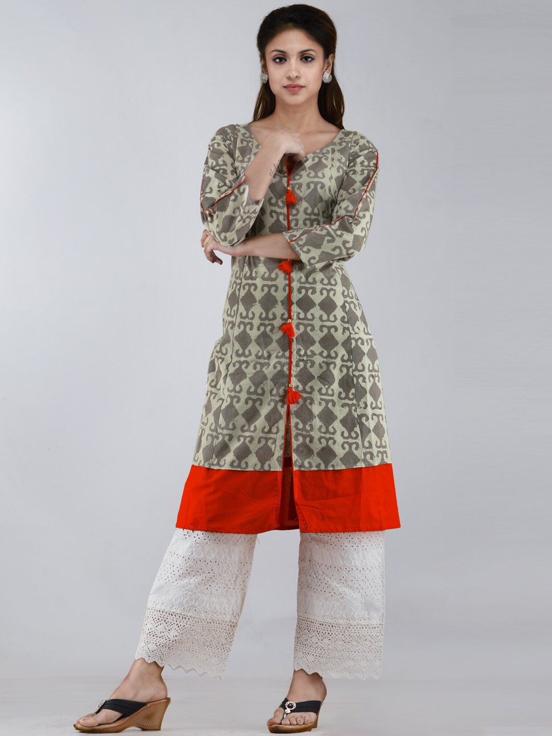 

Unnati Silks Women Grey Geometric Printed Kurta