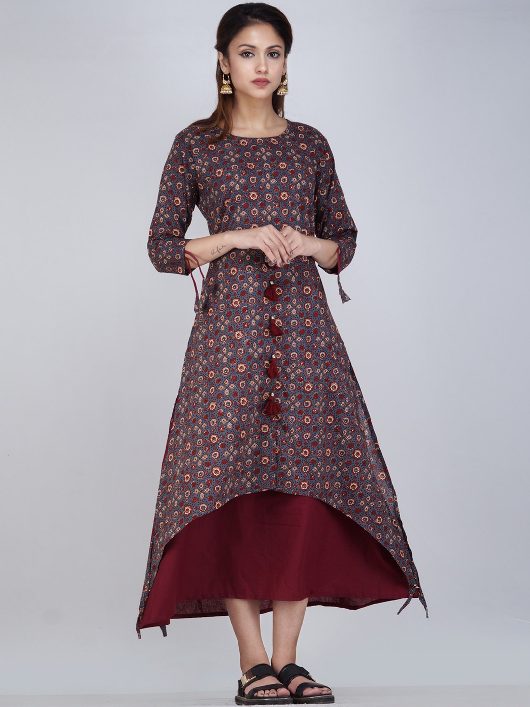 

Unnati Silks Women Grey Floral Cotton Printed Kurta