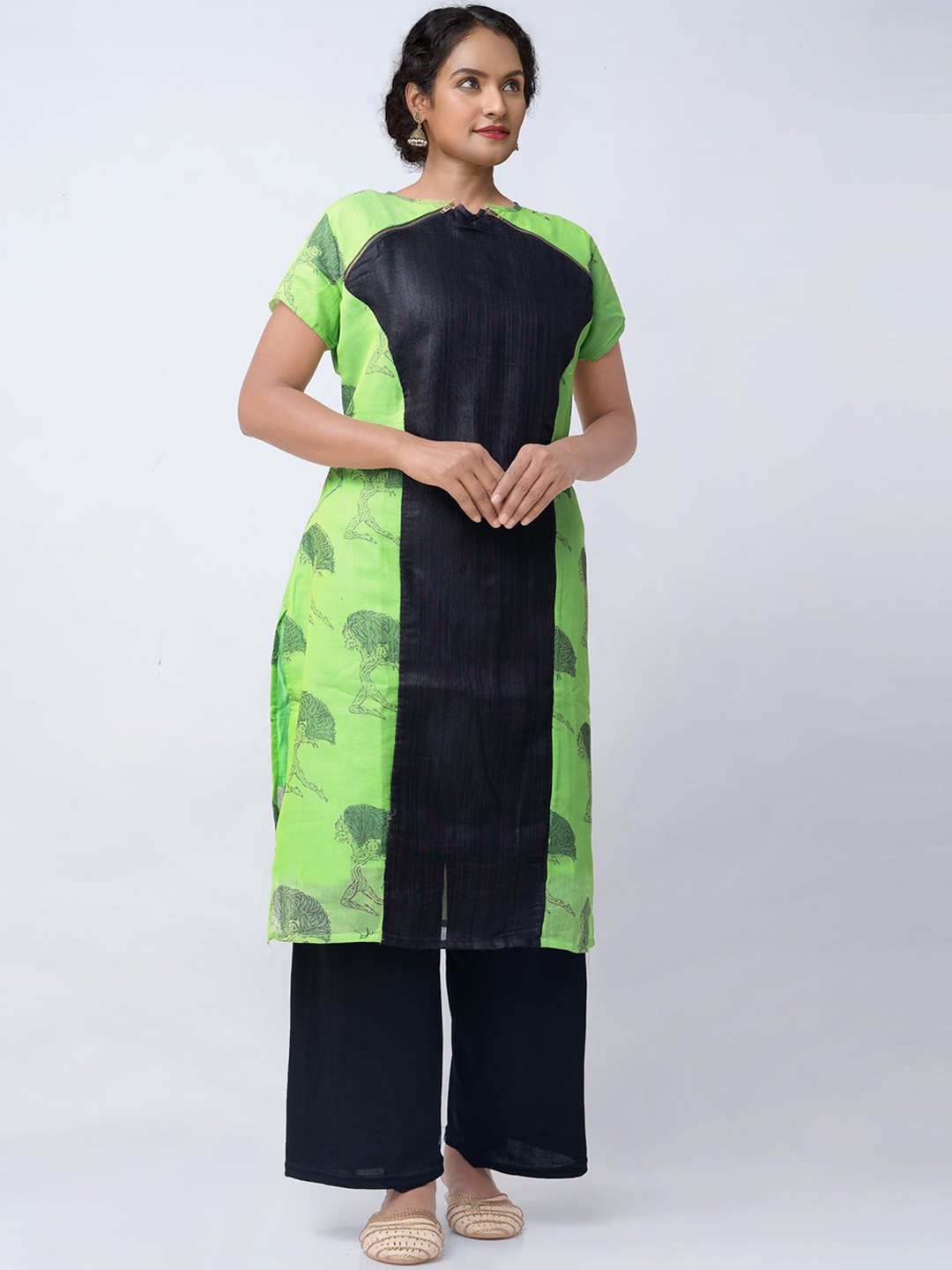 

Unnati Silks Women Green Geometric Colourblocked Handloom Kurta