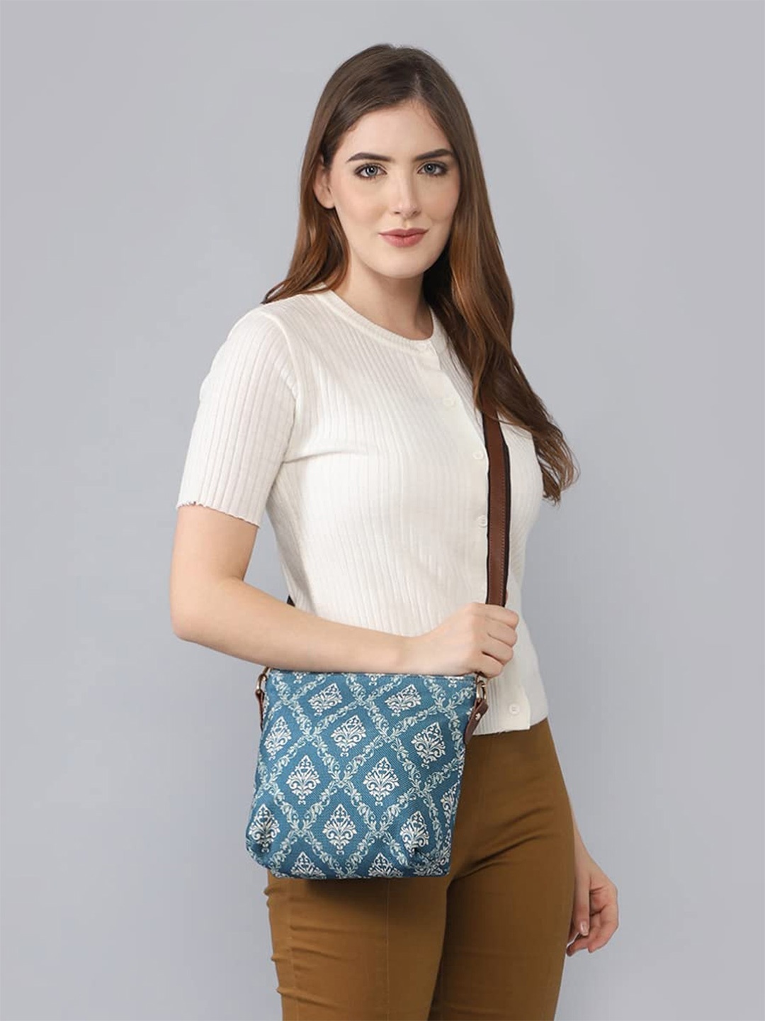 

THE CLOWNFISH Aahna Blue Ethnic Motifs Printed Bucket Hobo Bag