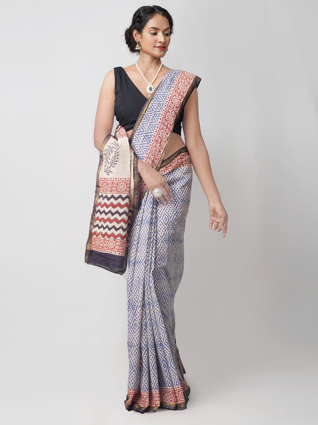 

Unnati Silks Women Cream Printed Bagh Maheshwari Sico Saree