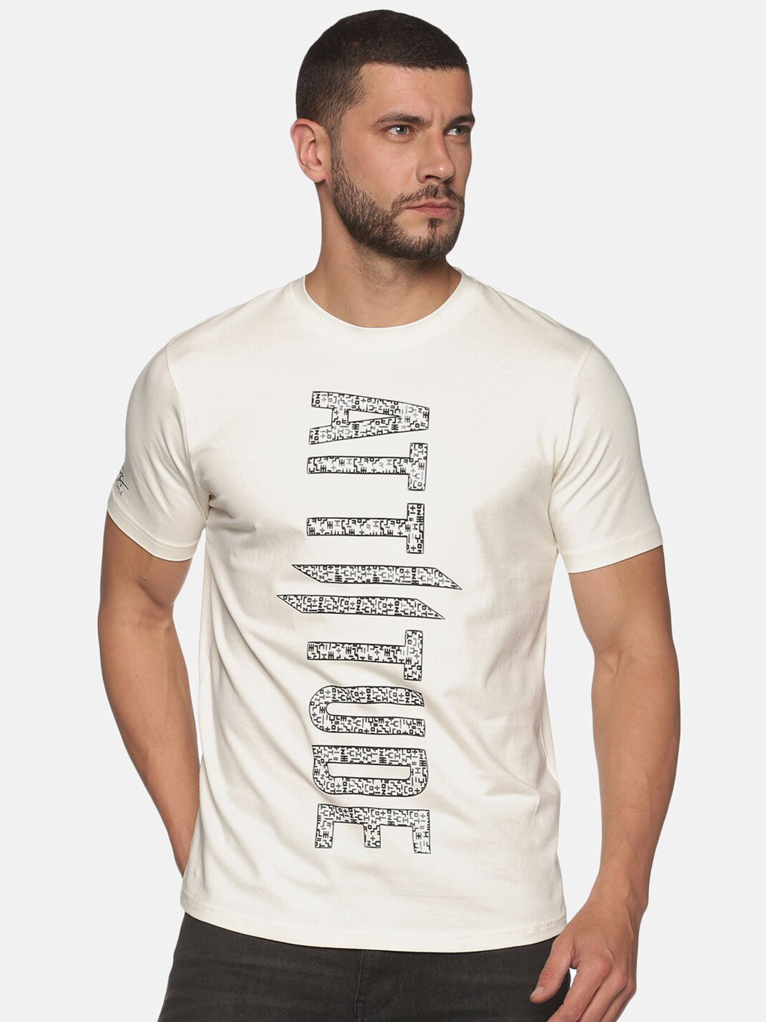 

ATTIITUDE Men Off White & Black Brand Logo Printed Monochrome ClimaCool Slim Fit T-shirt