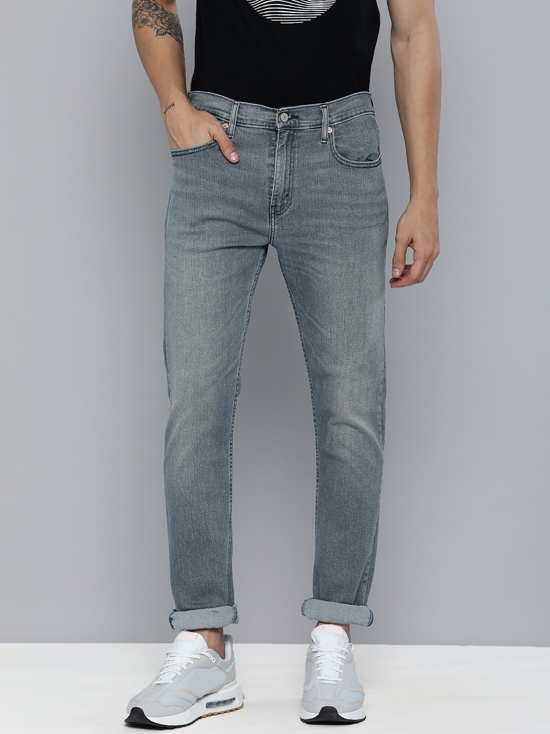 

Levis 512 Men Blue Slim Tapered Fit Mid-Rise Clean Look Light Fade Stretchable Jeans