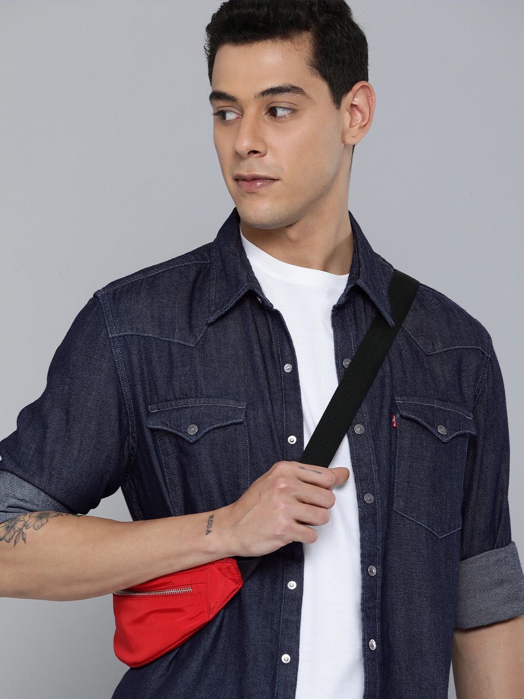 

Levis Men Blue Solid Slim Fit Casual Shirt
