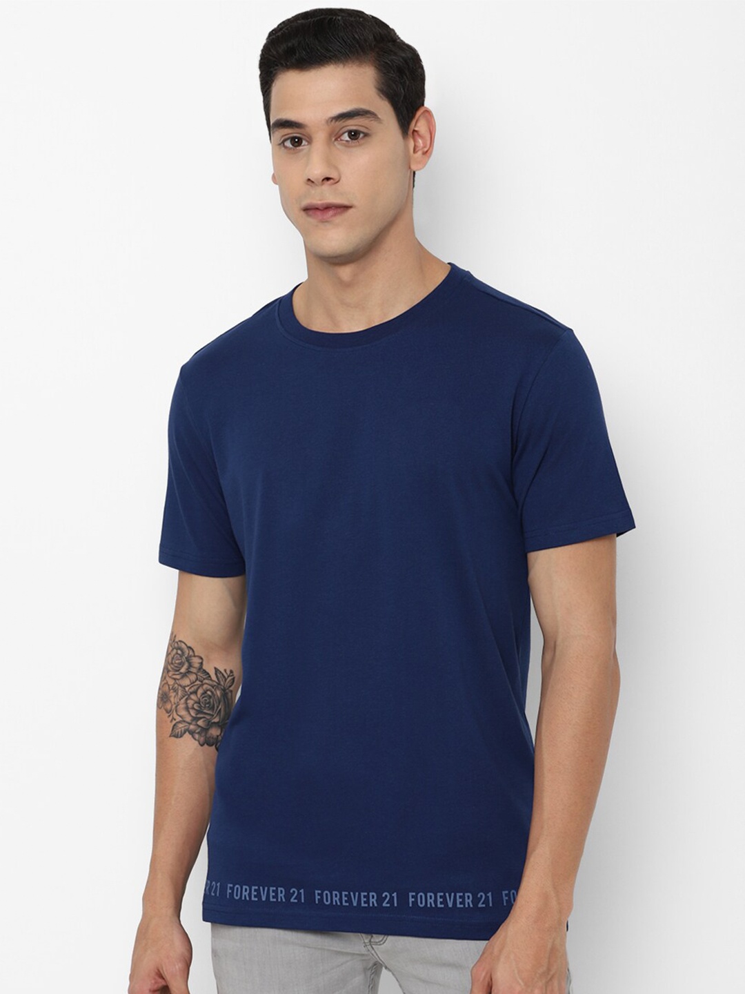 

FOREVER 21 Men Blue Solid T-shirt