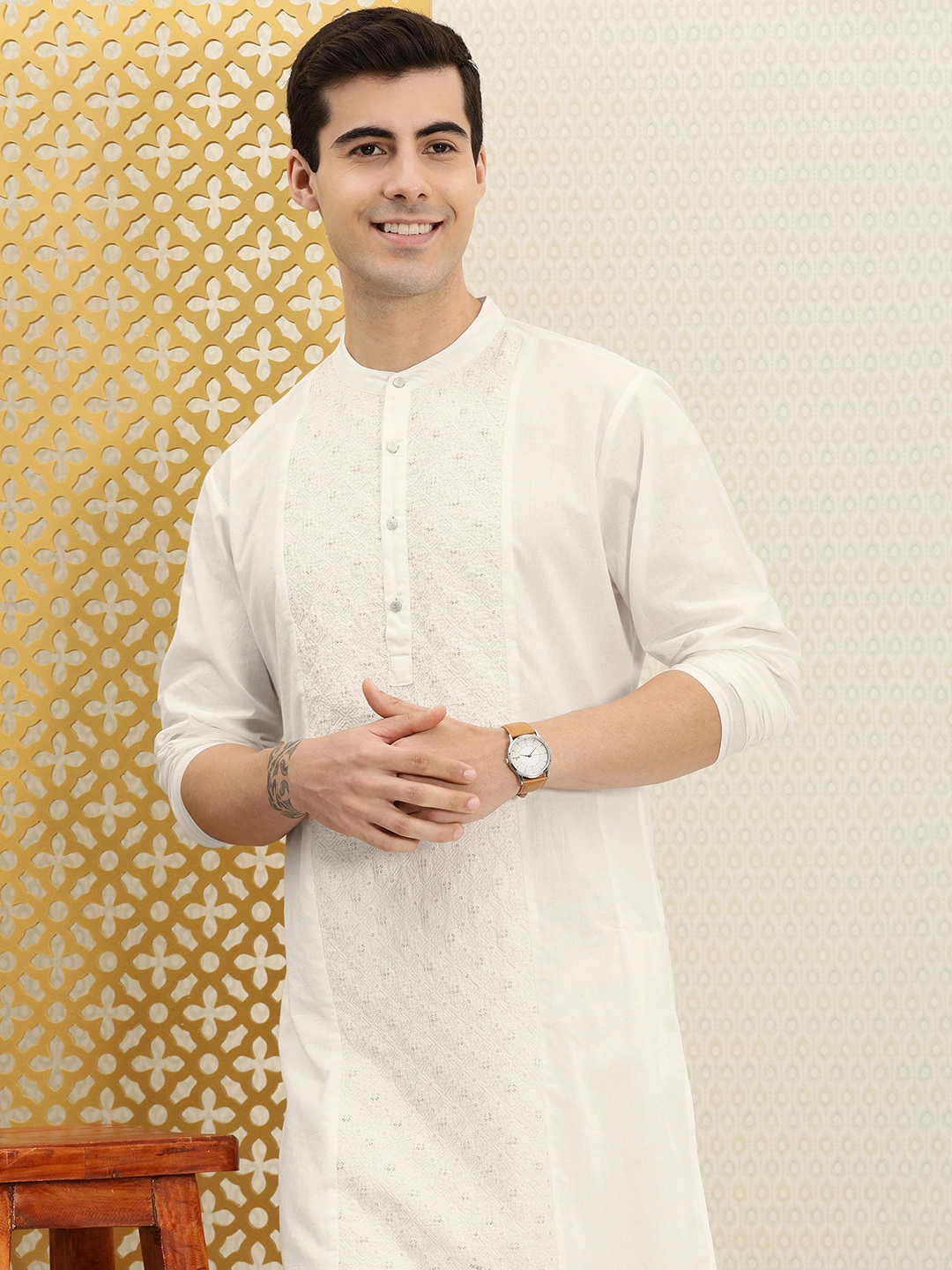 

House of Pataudi Men White Embroidered Thread Work Pure Cotton Kurta with Salwar