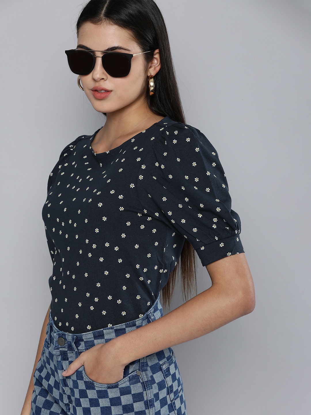 

Levis Women Navy Blue & White Floral Printed Puff Sleeves Pure Cotton T-shirt