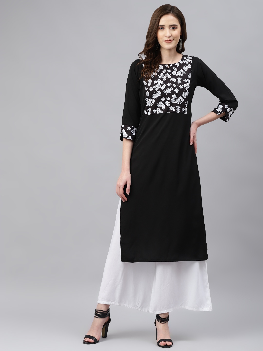 

Sasimo Women Black & White Floral Printed Floral Kurta
