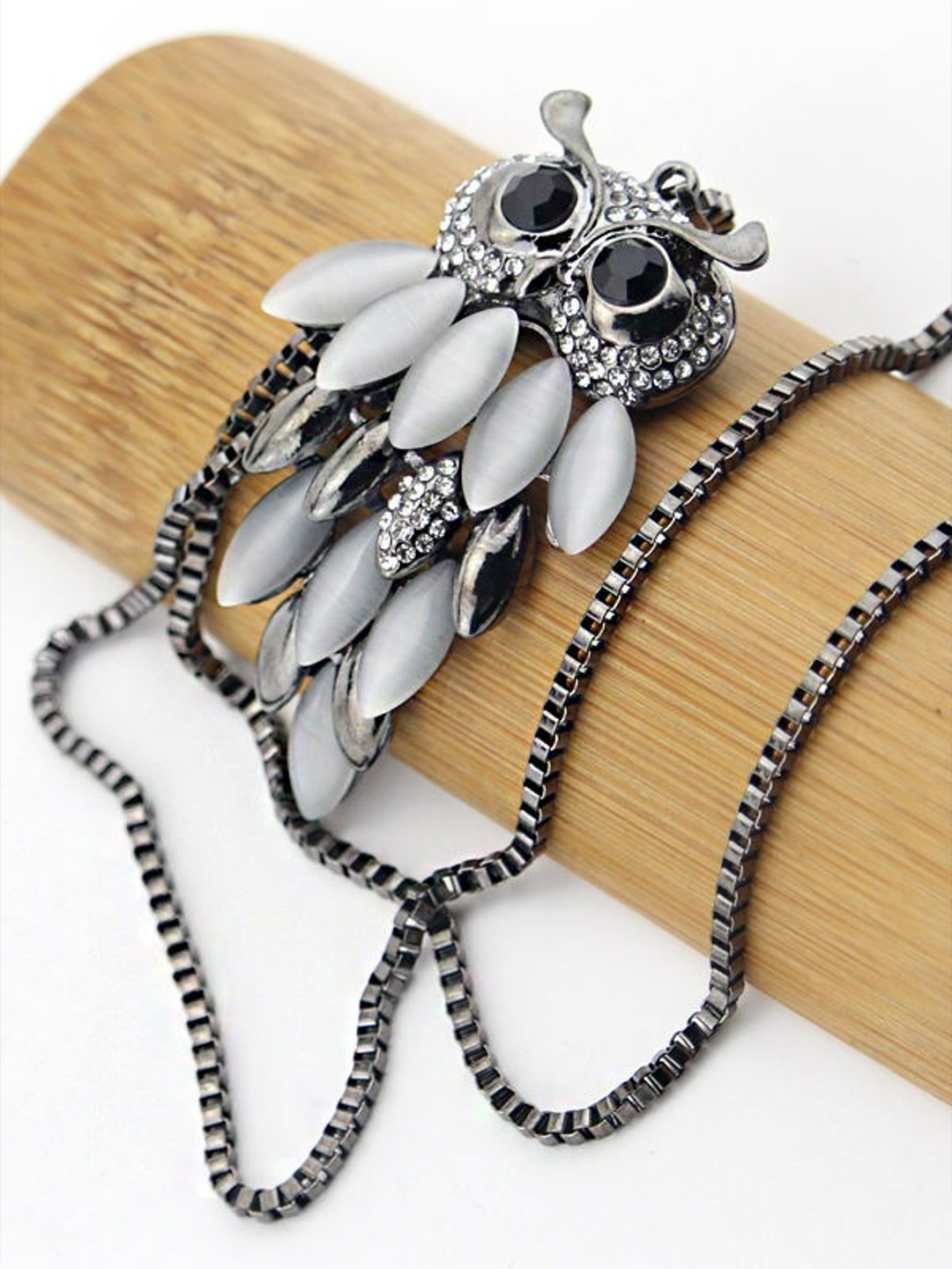 

EL REGALO Silver-Toned & Black Embellished Chain