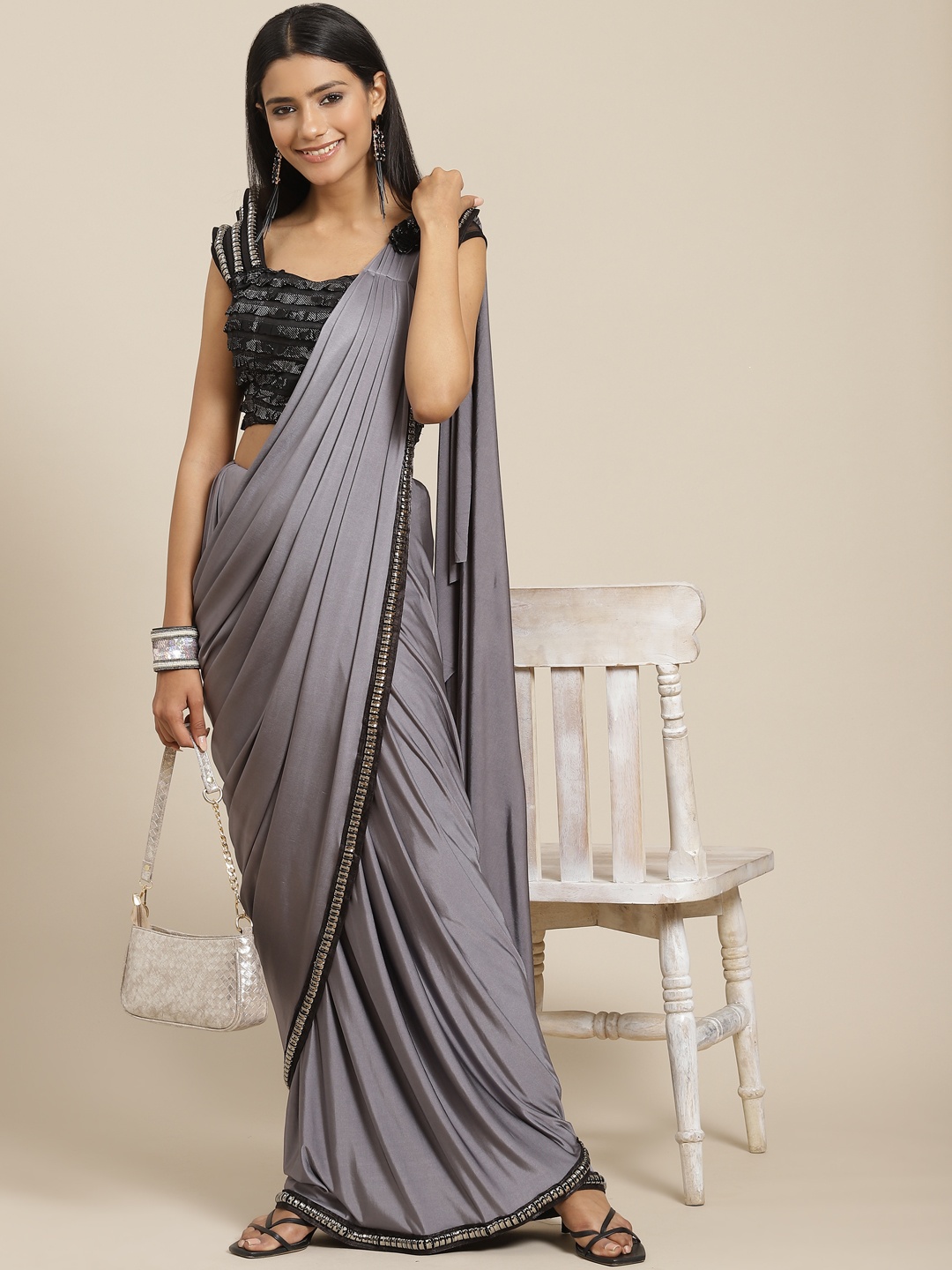 

Grancy Women Grey Solid Ready to Wear Saree