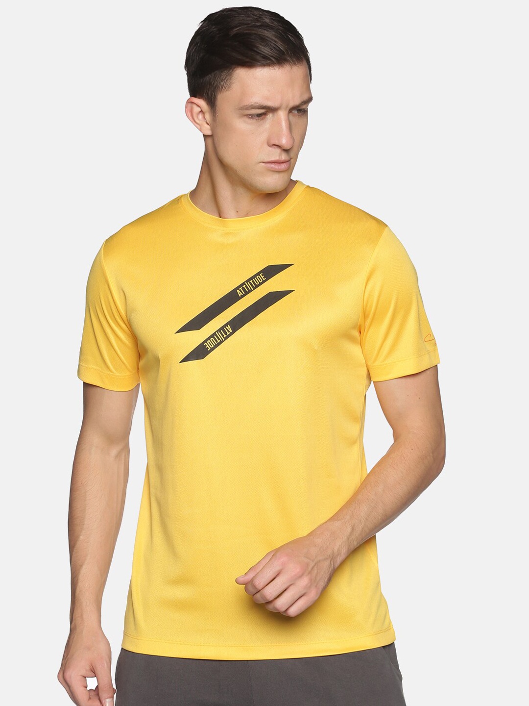 

ATTIITUDE Men Yellow & Black Brand Logo Printed Dry Fit Slim Fit T-shirt