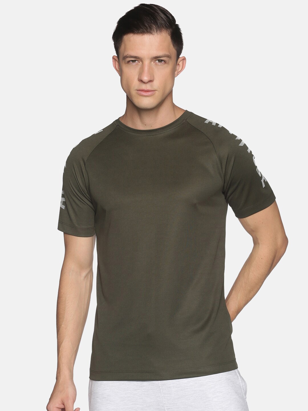 

ATTIITUDE Men Green & White Brand Logo Printed Dry Fit Slim Fit T-shirt