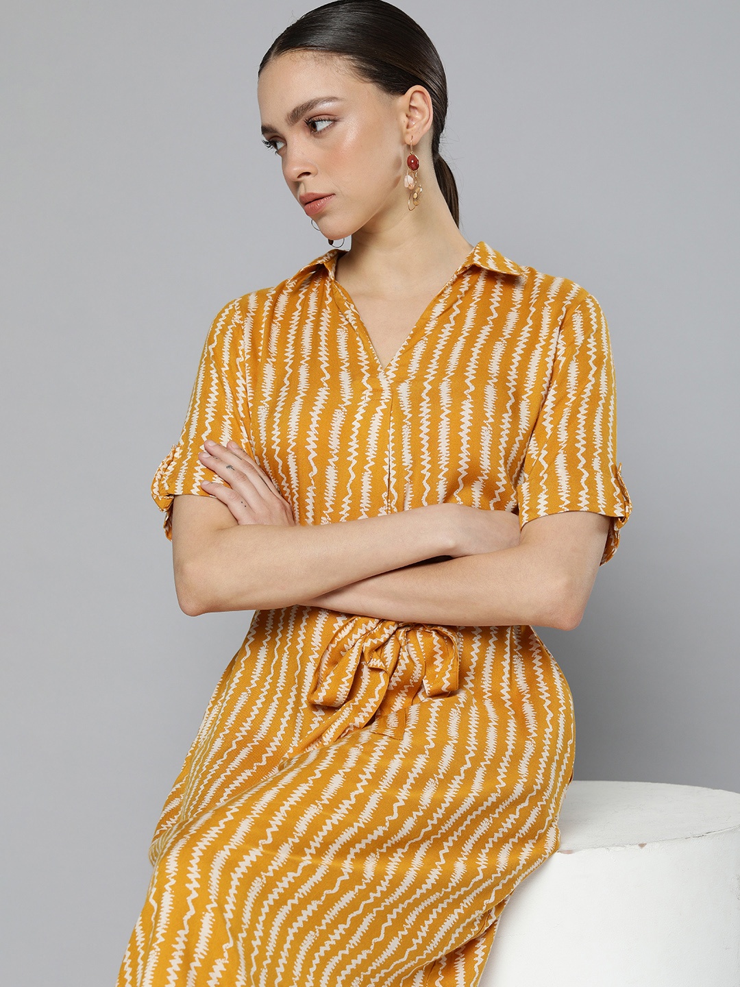 

Chemistry Mustard Yellow & Off White Abstract Motifs Stripe Midi Dress
