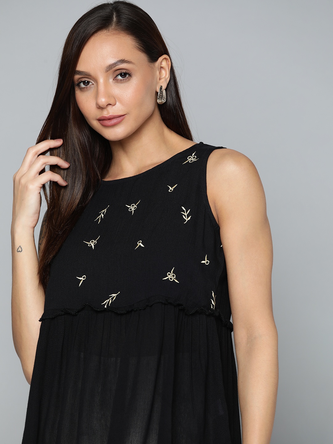 

Chemistry Black & Cream-Coloured Floral Embroidered Top