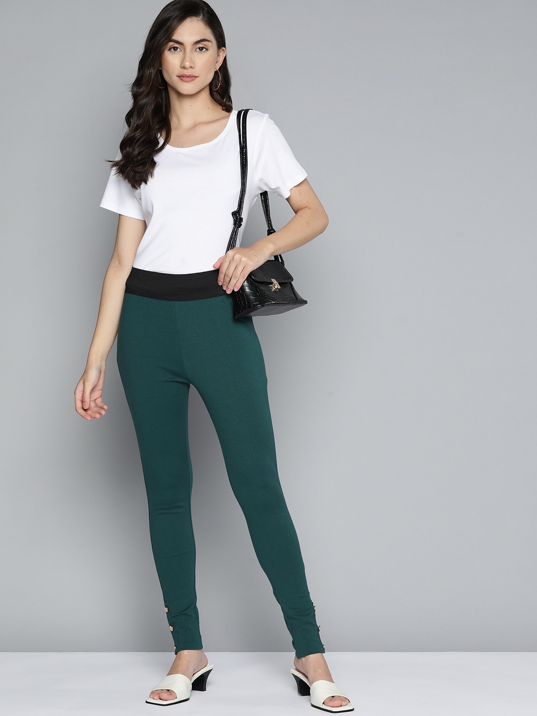 

Chemistry Women Green Solid Outer Elastic Detail Treggings