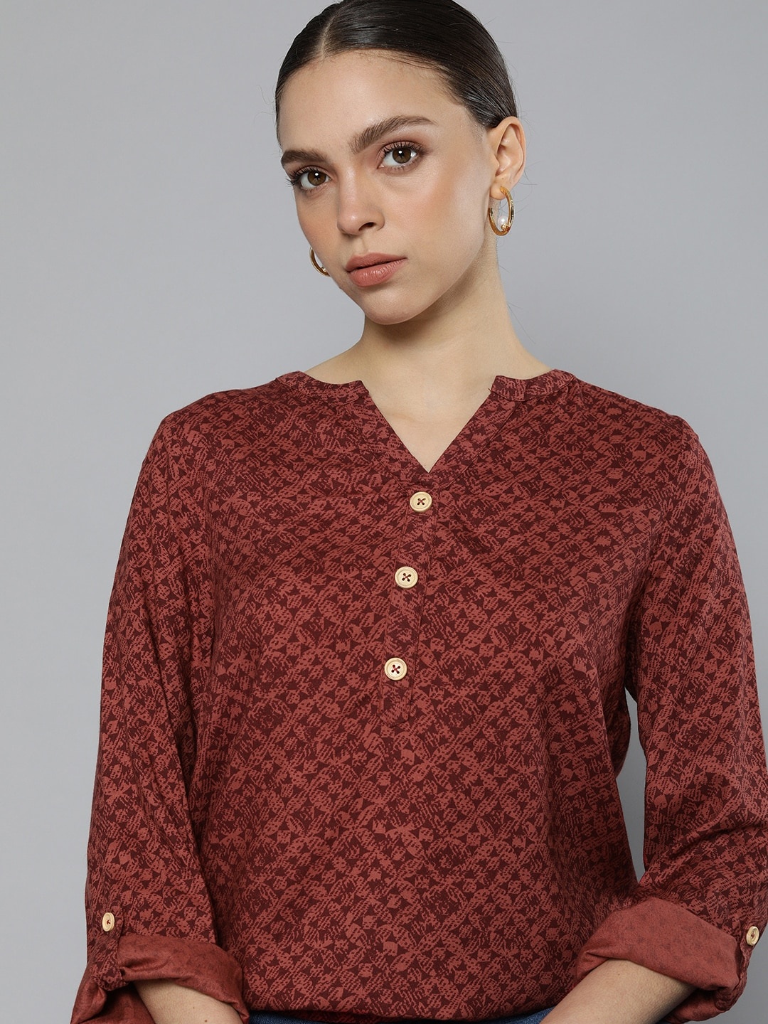 

Chemistry Maroon Printed Mandarin Collar Top