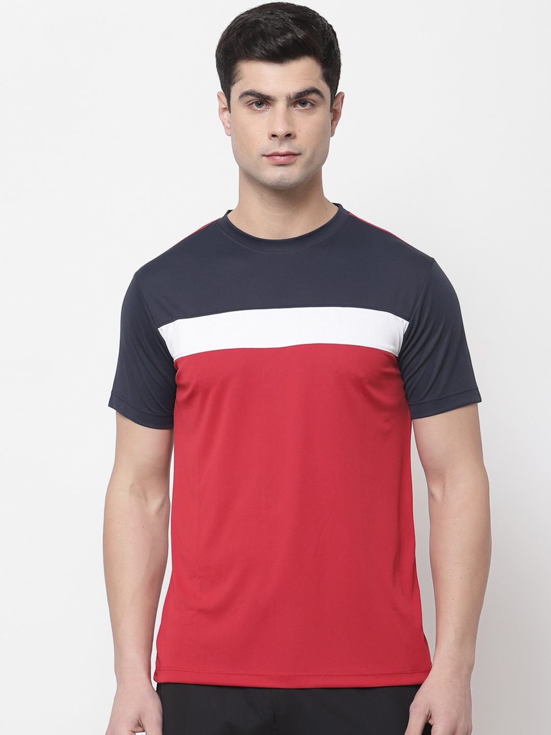 

Yuuki Men Red & Navy Blue Colourblocked T-shirt