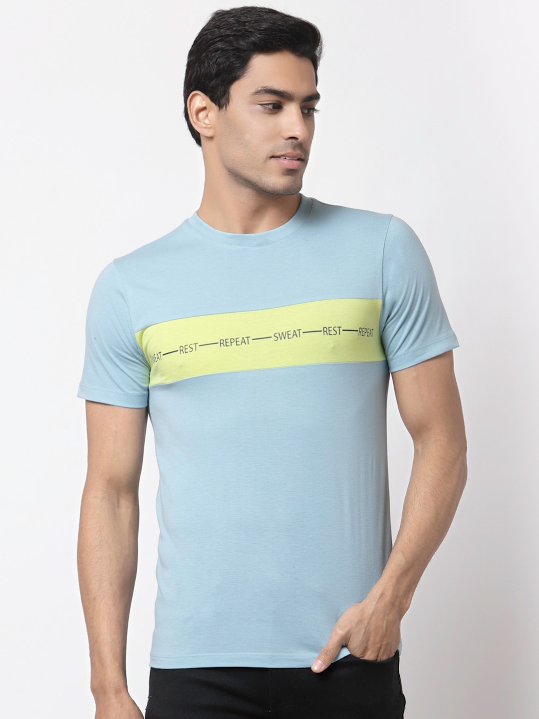 

Yuuki Men Blue Typography Printed T-shirt