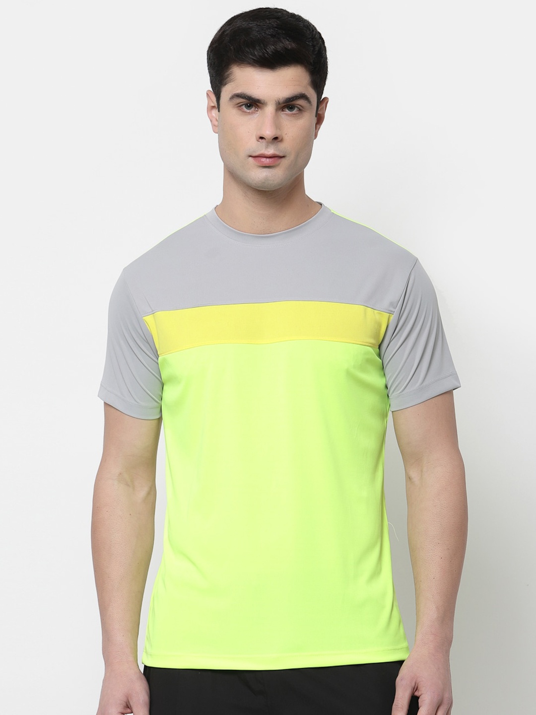 

Yuuki Men Green & Yellow Typography Colourblocked T-shirt