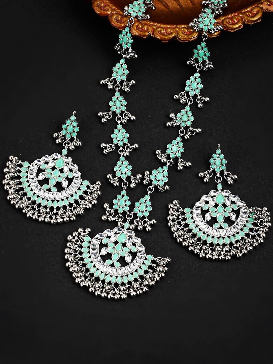 

KARATCART Oxidised Silver Toned & Lime Green Kundan Stone Studded Jewellery Set