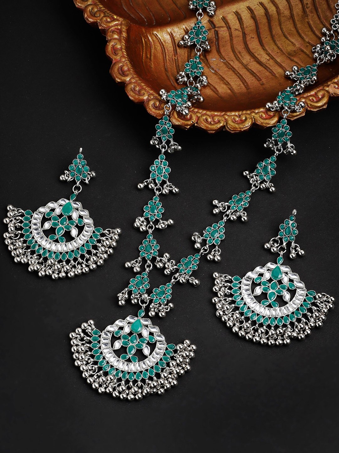 

KARATCART Oxidised Silver-Toned Green Kundan Studded Antique Jewellery Set