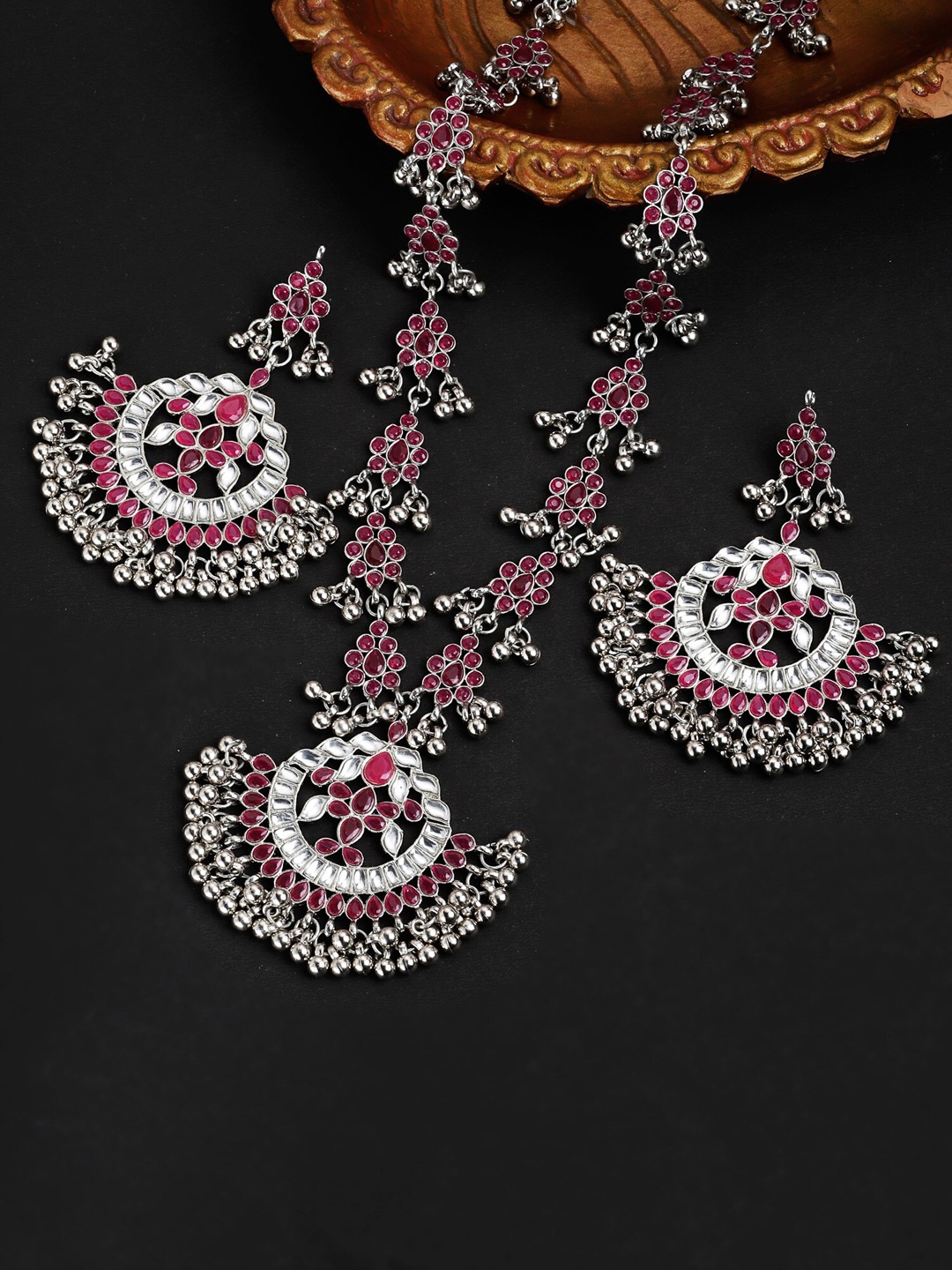 

KARATCART Silver-Toned Oxidized Ruby Red Kundan-Studded Jewellery Set