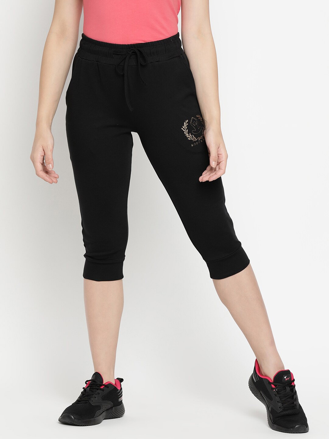 

V2 Value & Variety Women Black Solid Capris