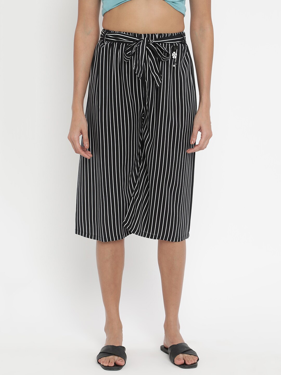 

V2 Value & Variety Women Black & White Striped Capris