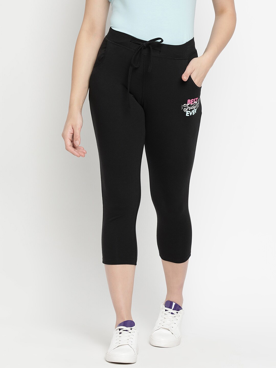 

V2 Value & Variety Women Black Solid Capris