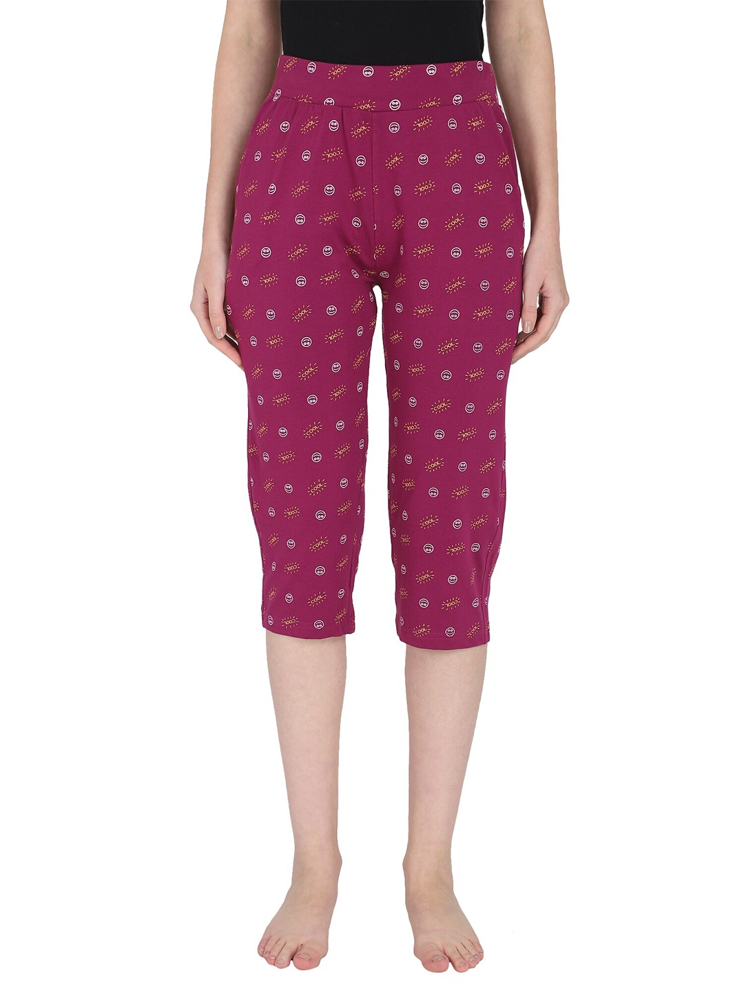 

PROTEENS Women Maroon & White Printed Cotton Mid -Rise Capris