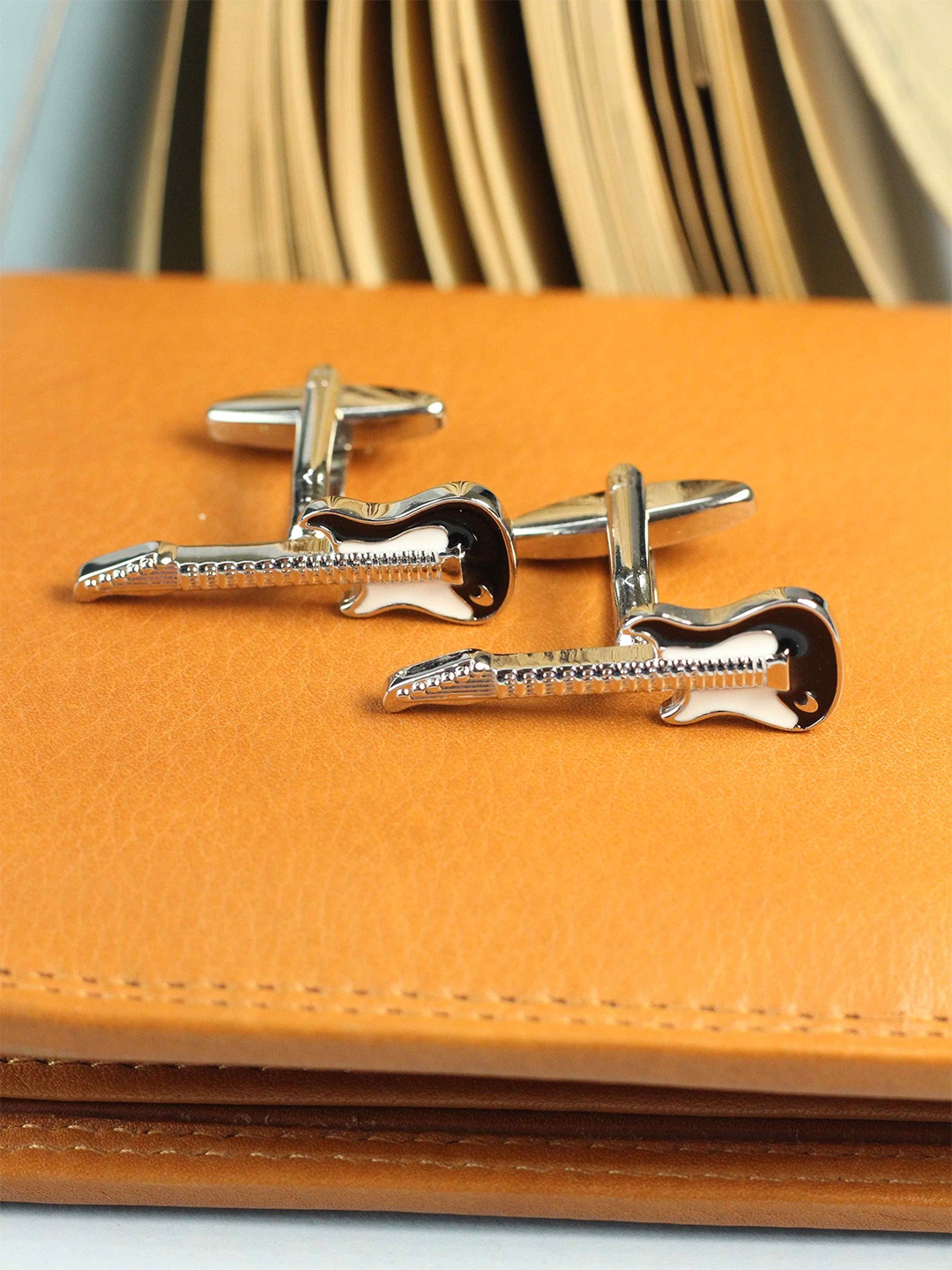 

Tossido Black & Silver-Toned Contemporary Cufflink