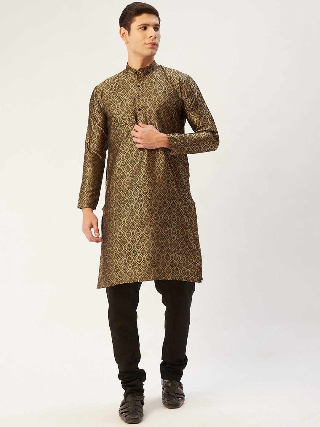 

Jompers Men Gold-Toned & Black Ethnic Motifs Jacquard Kurta with Churidar