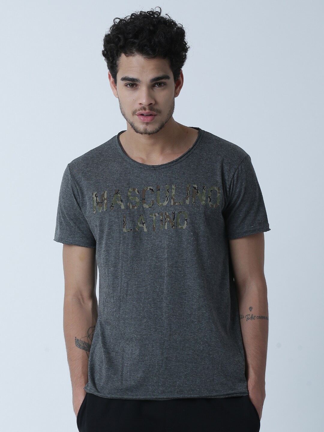 

Masculino Latino Men Charcoal Grey Printed T-shirt