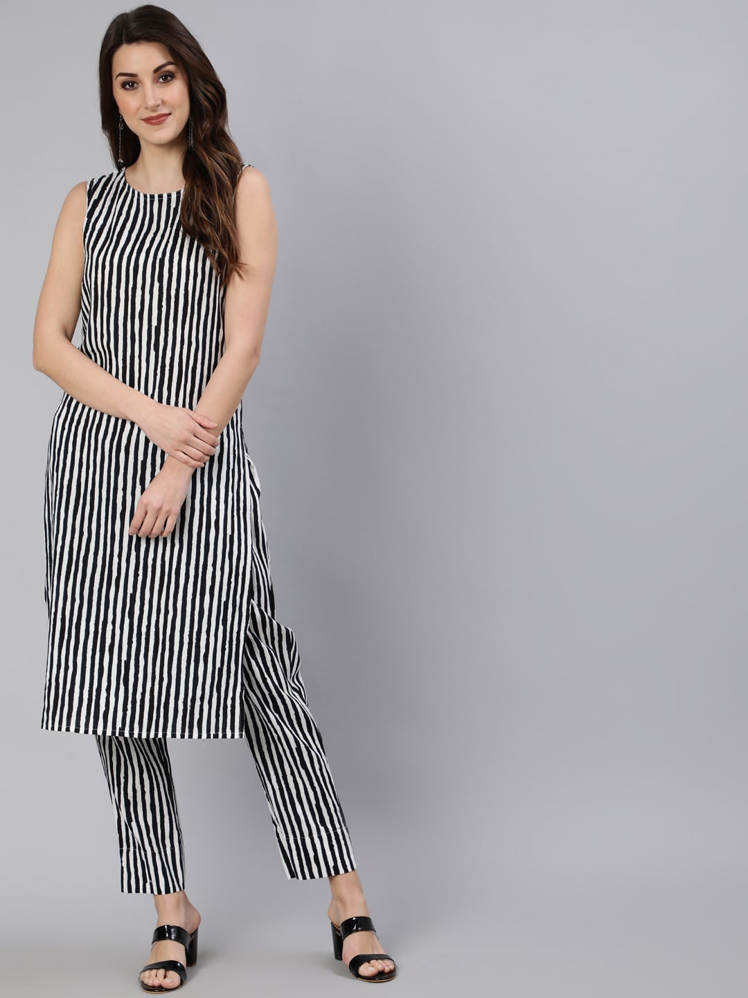 

antaran Women White & Black Striped Kurta With Trousers