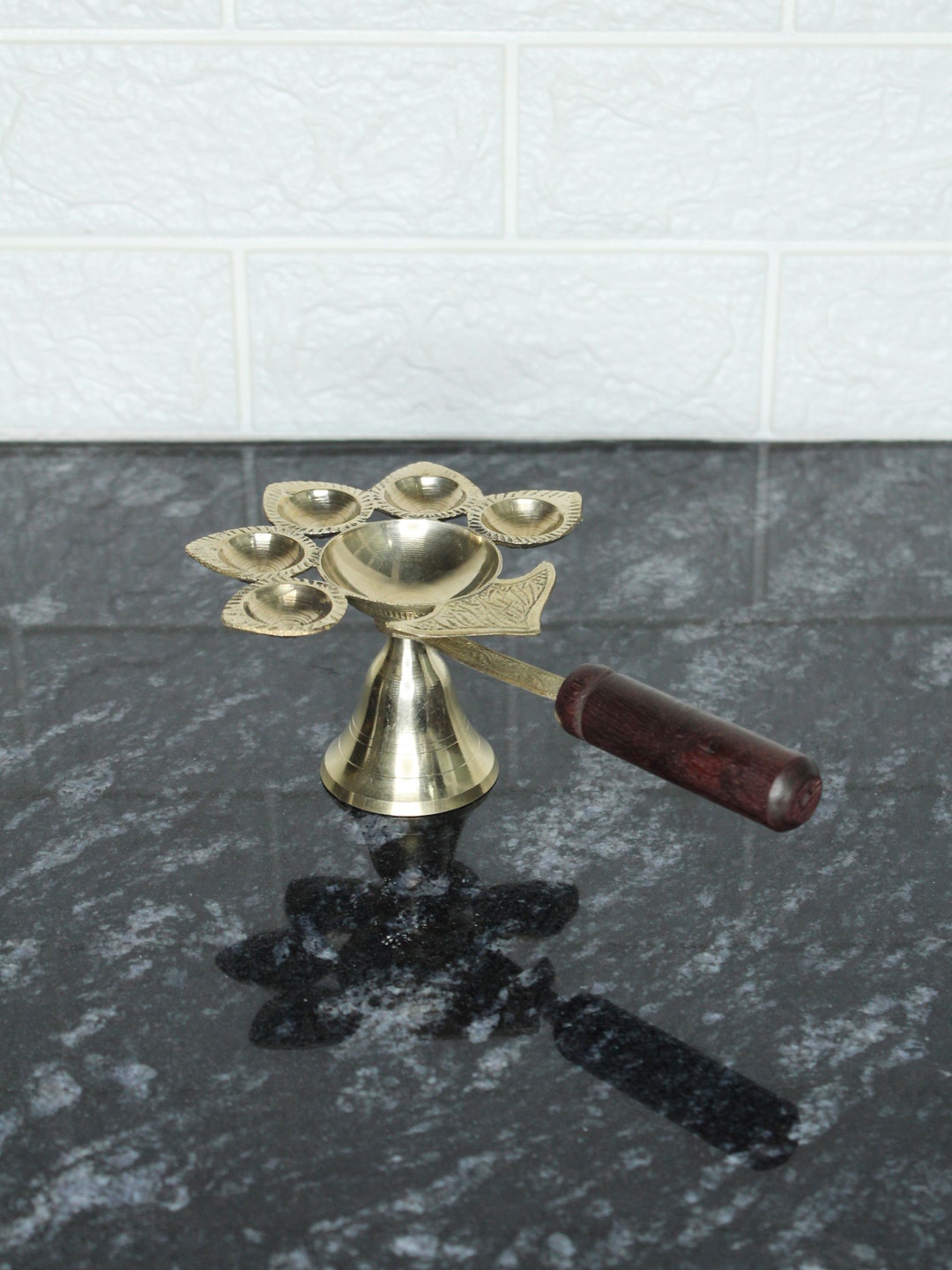 

Wonderland Gold-toned 5 Jyot Holder with Wooden Handle