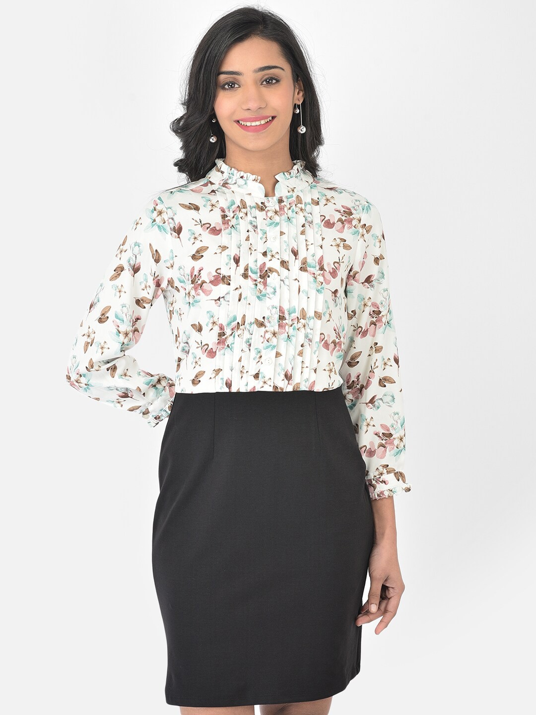 

Latin Quarters White Floral Sheath Dress