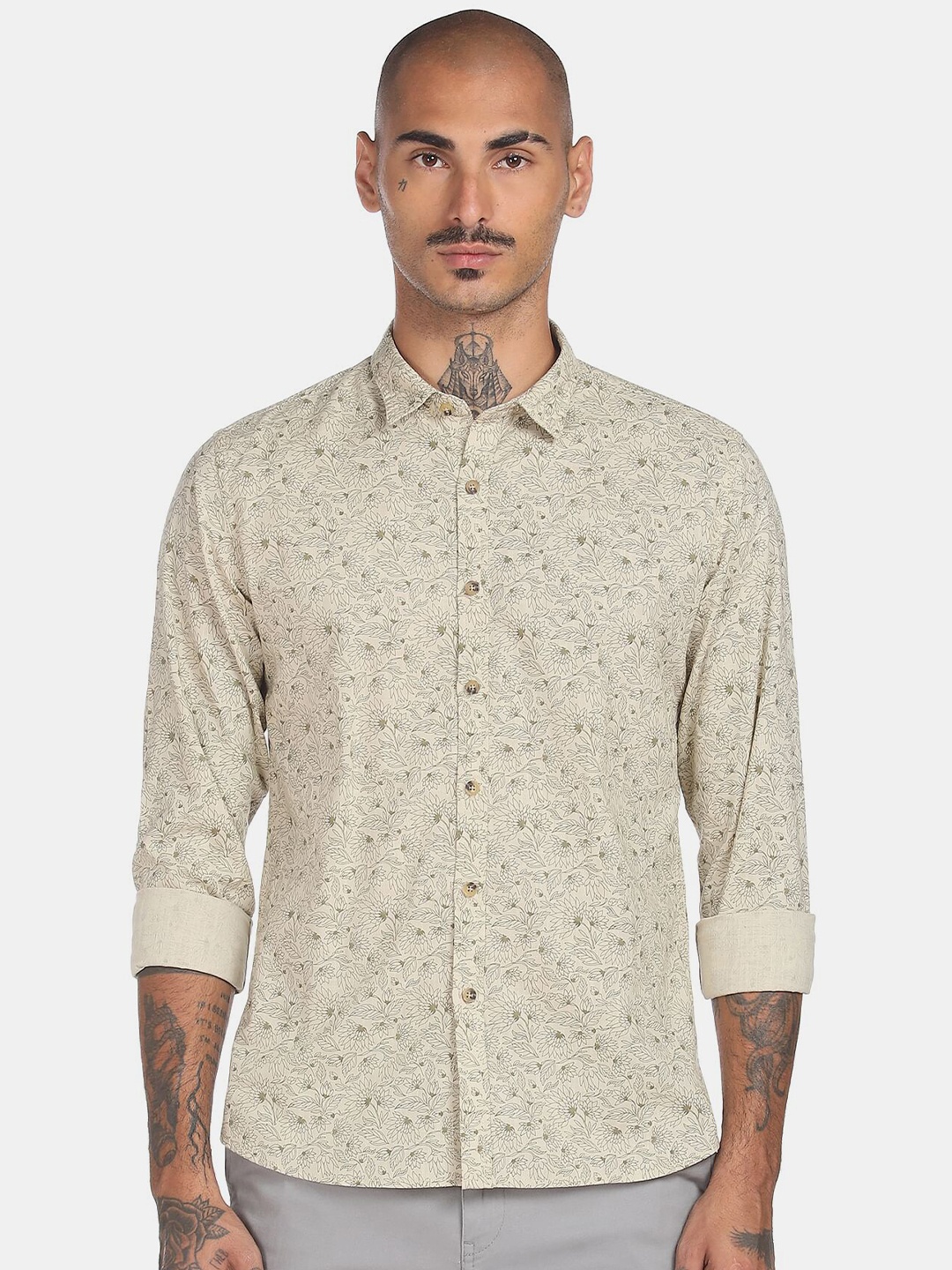 

Flying Machine Men Beige Regular Fit Floral Printed Cotton Casual Shirt