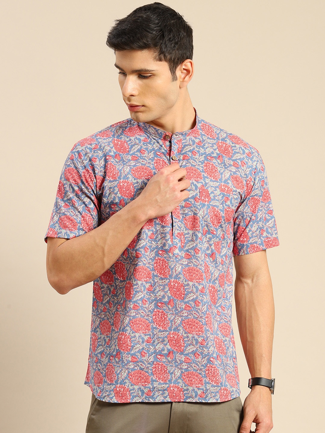 

RAJUBHAI HARGOVINDAS Men Blue & Pink Floral Printed Block Print Kurta