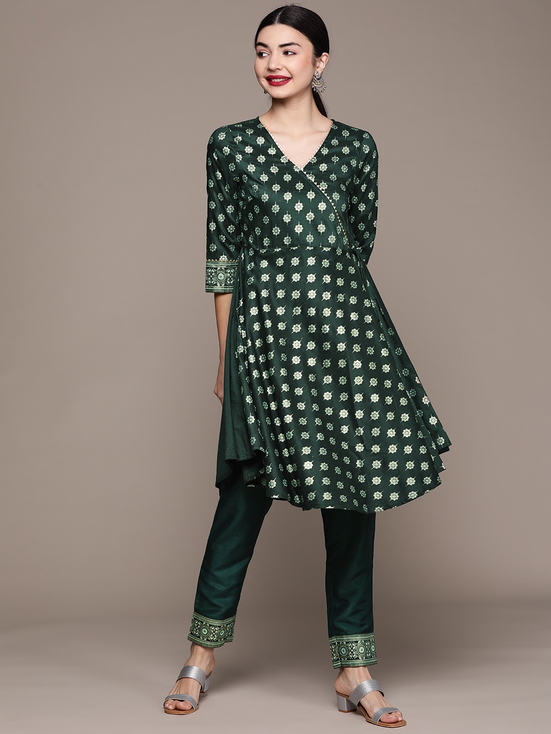 

ZIYAA Women Green Floral Printed Angrakha Kurta with Trousers