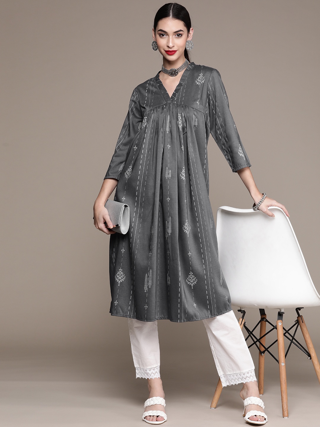 

ZIYAA Women Grey Floral Printed Floral Kurta