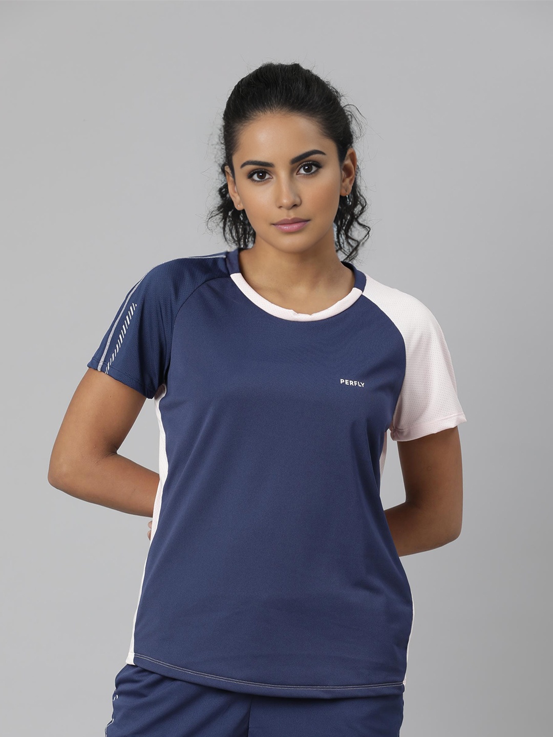 

PERFLY By Decathlon Women Blue & White Colourblocked T-shirt